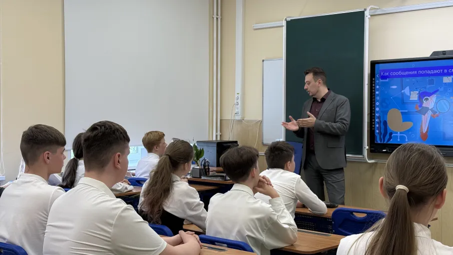 Нижегородских школьников учат распознавать звонки от мошенников на уроке «Цифрового ликбеза»